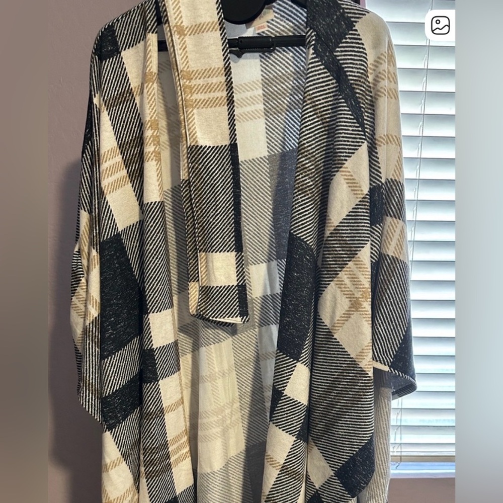 LuLaRoe Black, White & Tan Plaid kaftan wrap - Picture 2 of 5